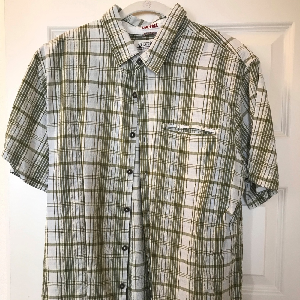 Men's button down short sleeve shirt